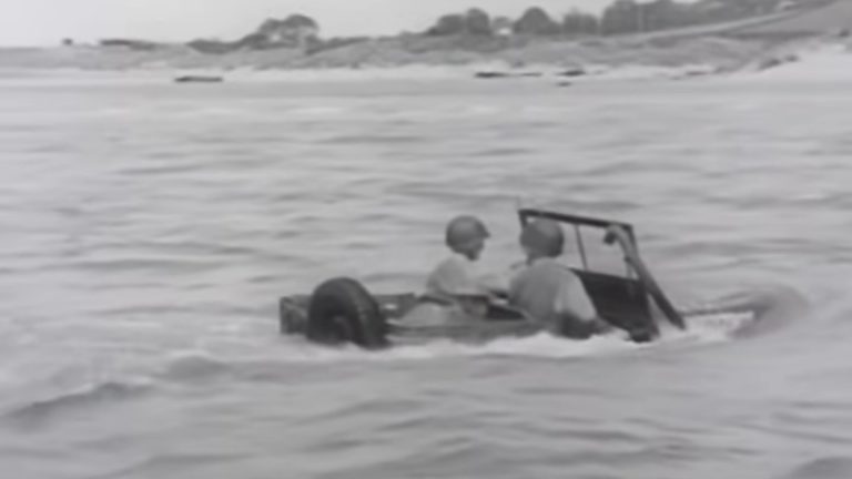 Military Jeeps Could Drive Underwater 2