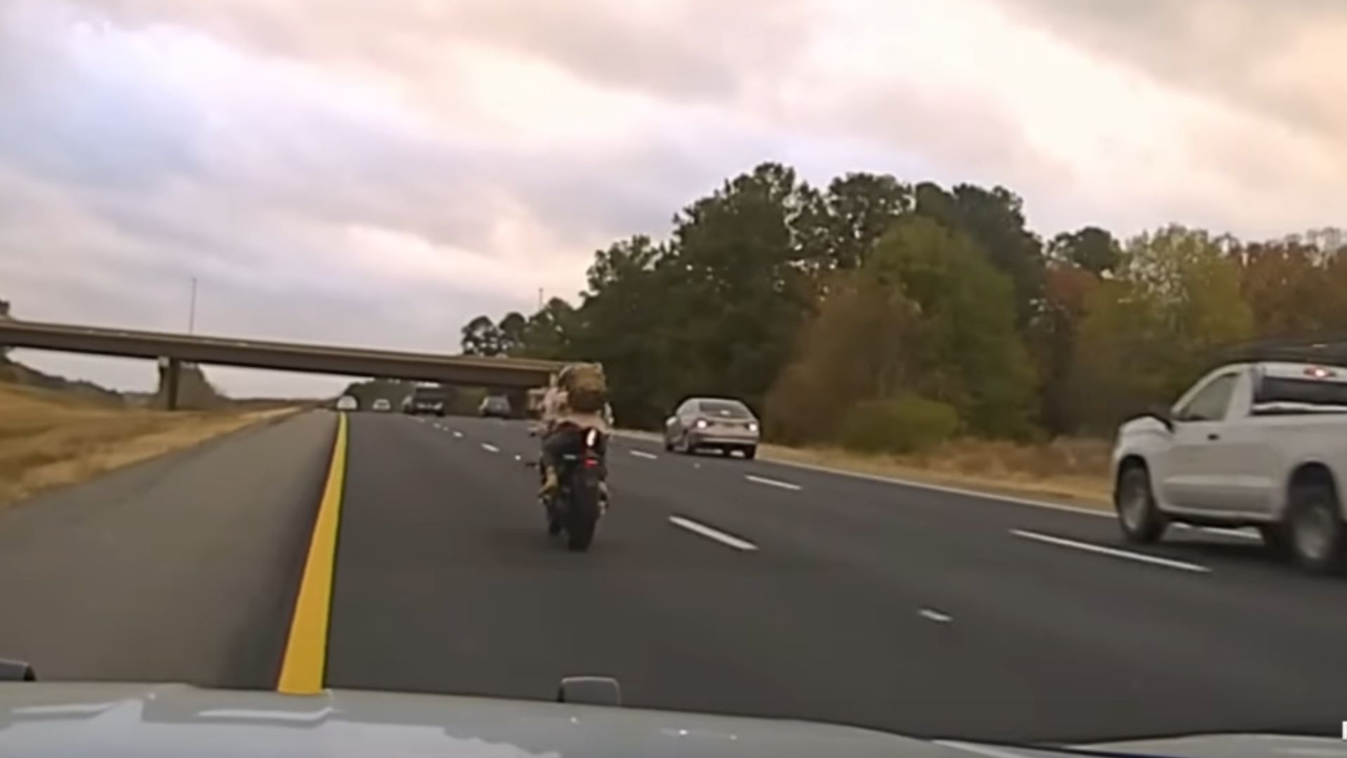 Guy On Sport Bike Muffs It Running From Arkansas Police