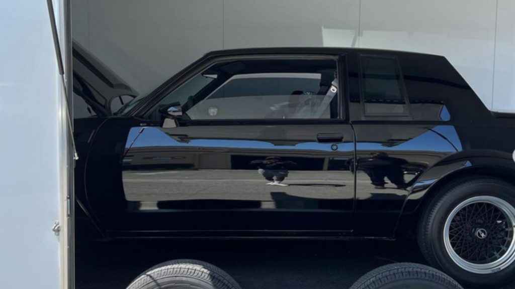 Kendrick lamar flashes his new buick grand national regal gnx