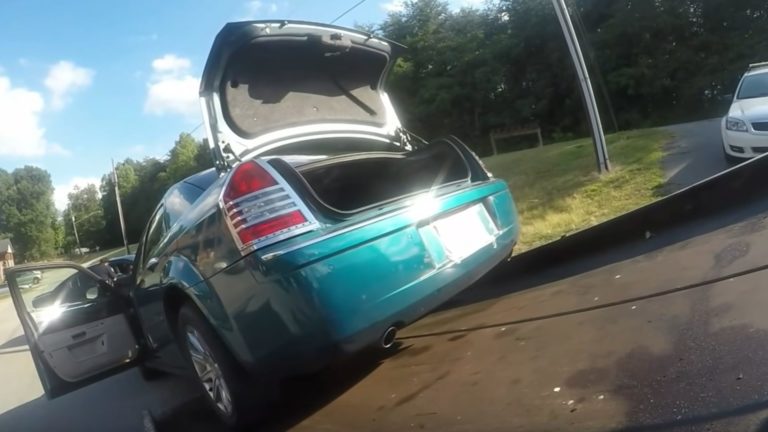 Chrysler 300 Car Repo Video Is Full Of Drama
