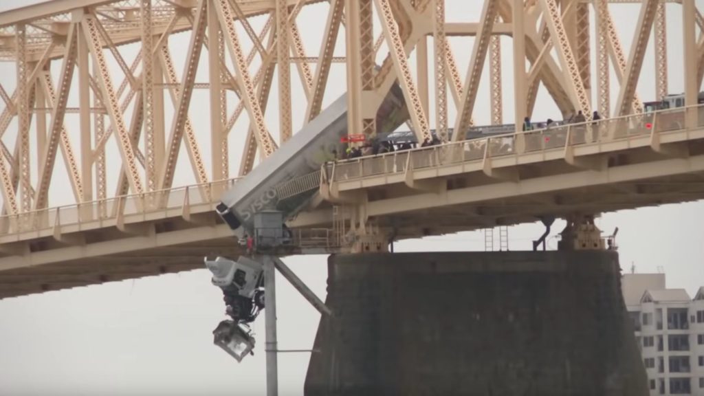 Clark Memorial Bridge Crash Reveals A Complicated Problem - Backfire News