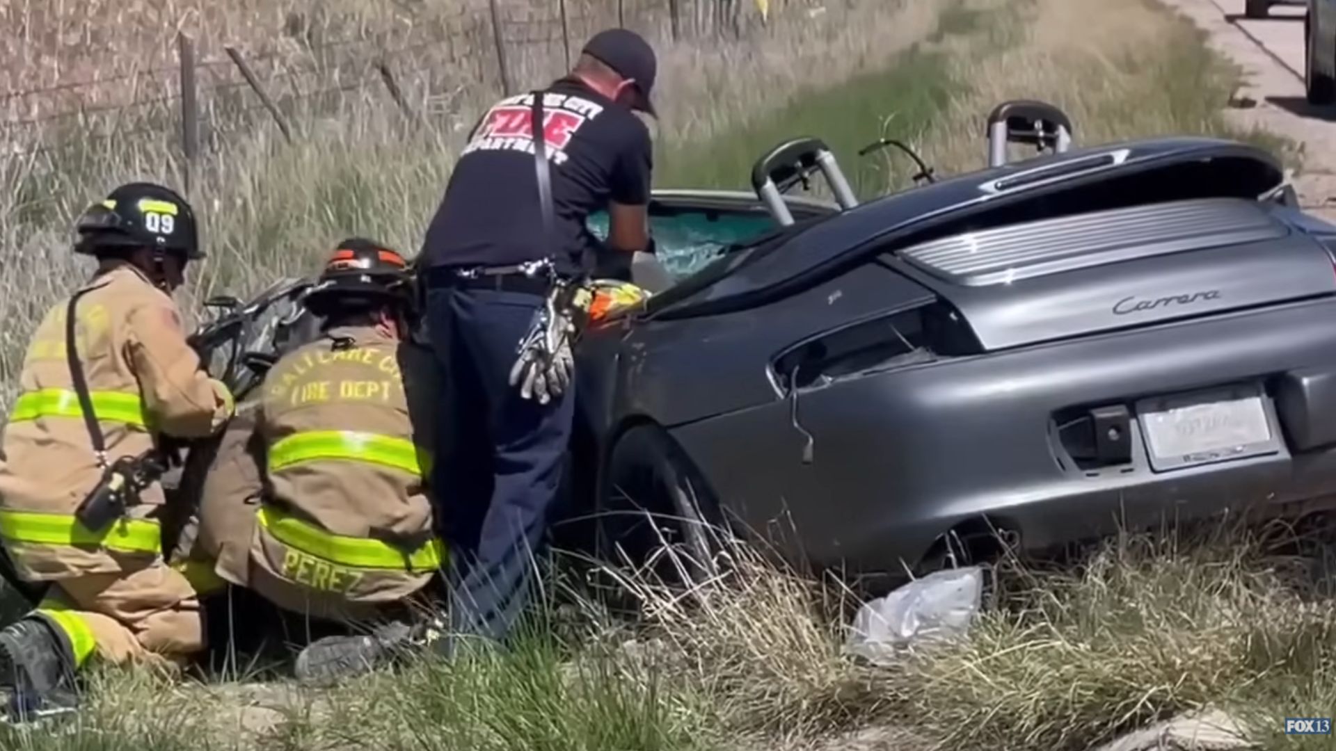 Porsche 911 Collides Head-On With Truck Pulling Horse Trailer
