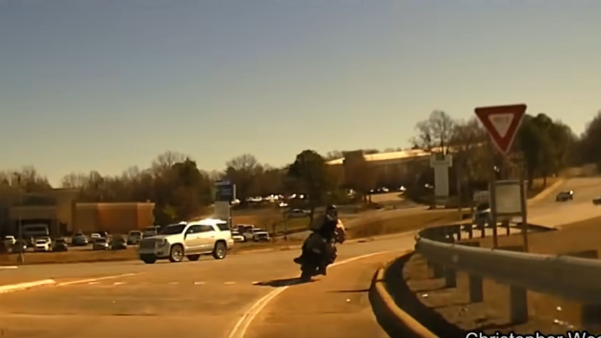 Pursuing Trooper Only Had To Follow This Fleeing Suzuki Motorcycle