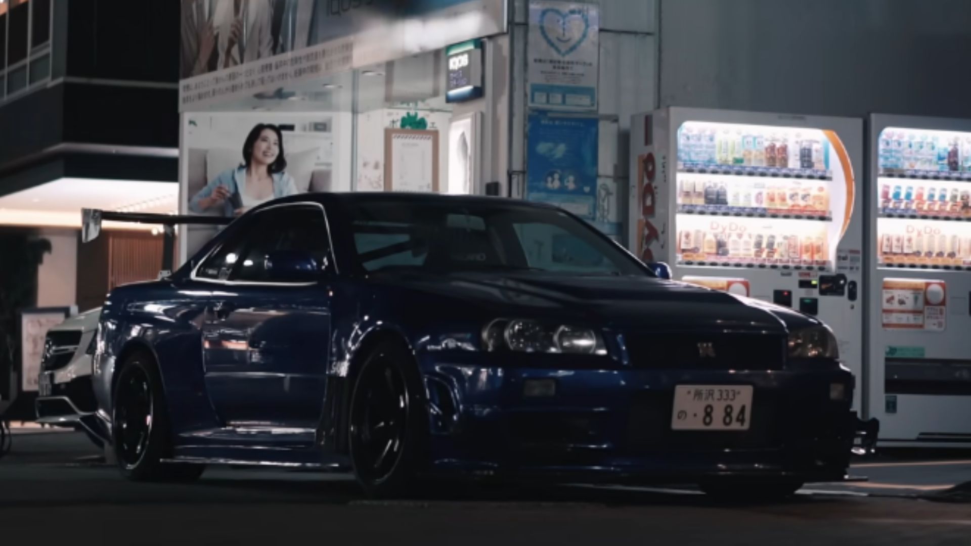 Watch A 900-Horsepower R34 Nissan GT-R Cut Loose In Tokyo