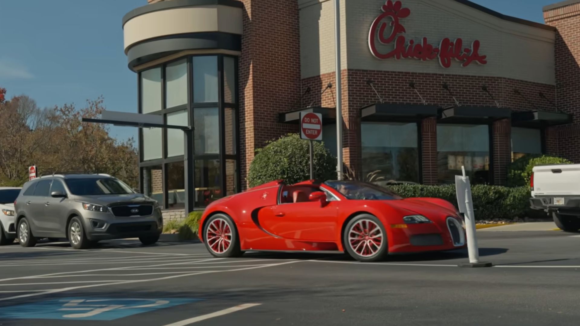 Guy Runs Errands In His Bugatti Veyron