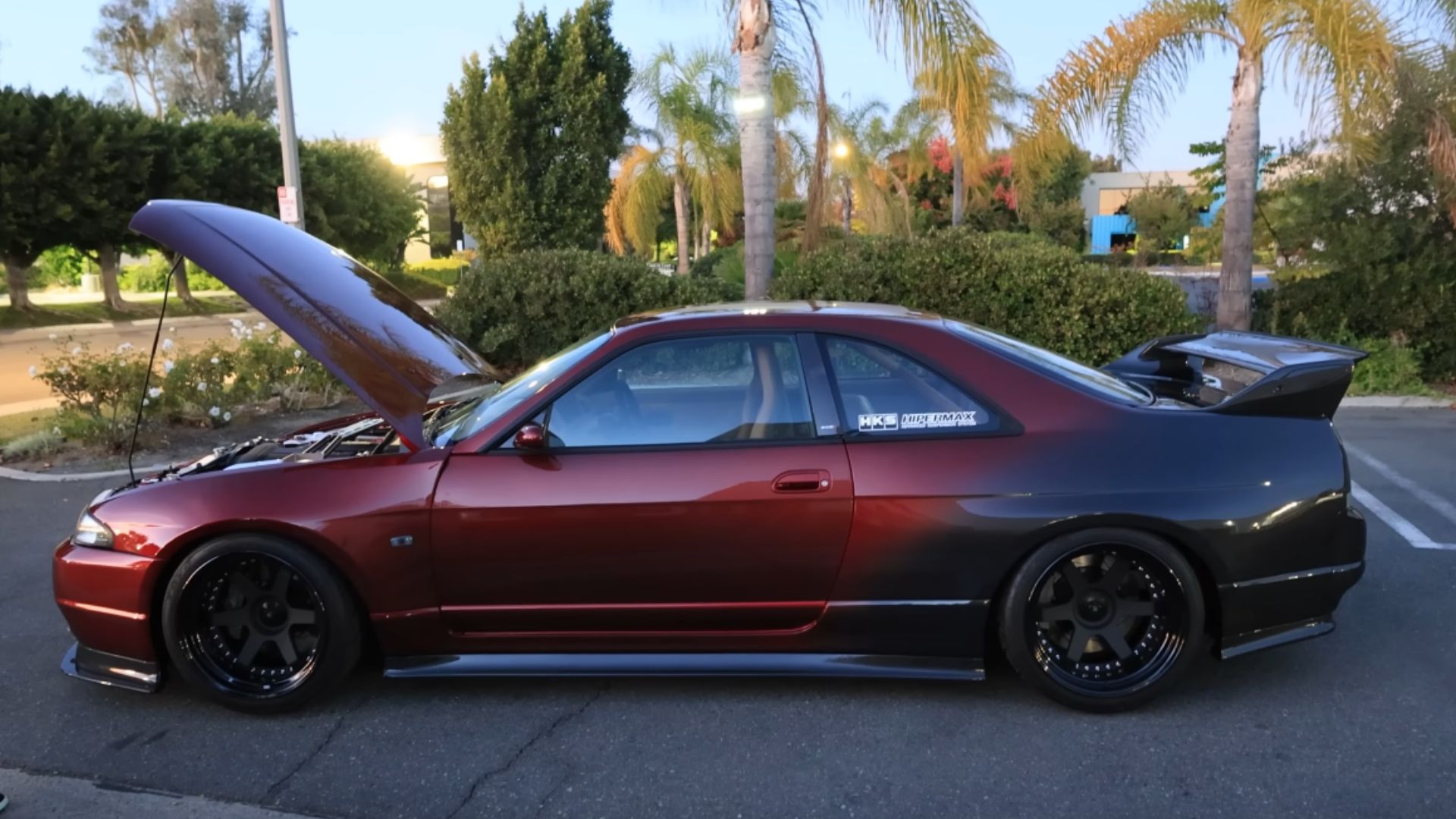 Carbon-Fiber Widebody Nissan Skyline GT-R R33 Is Sick