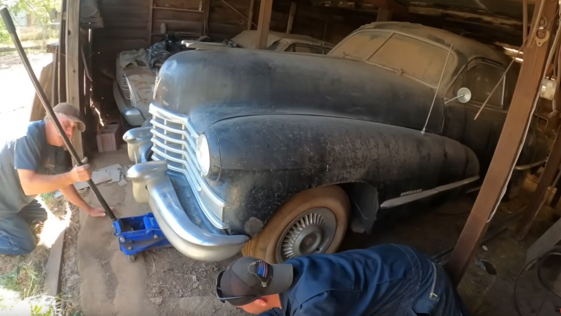 WWII Veterans 1946 Cadillac Fixed For One Last Drive