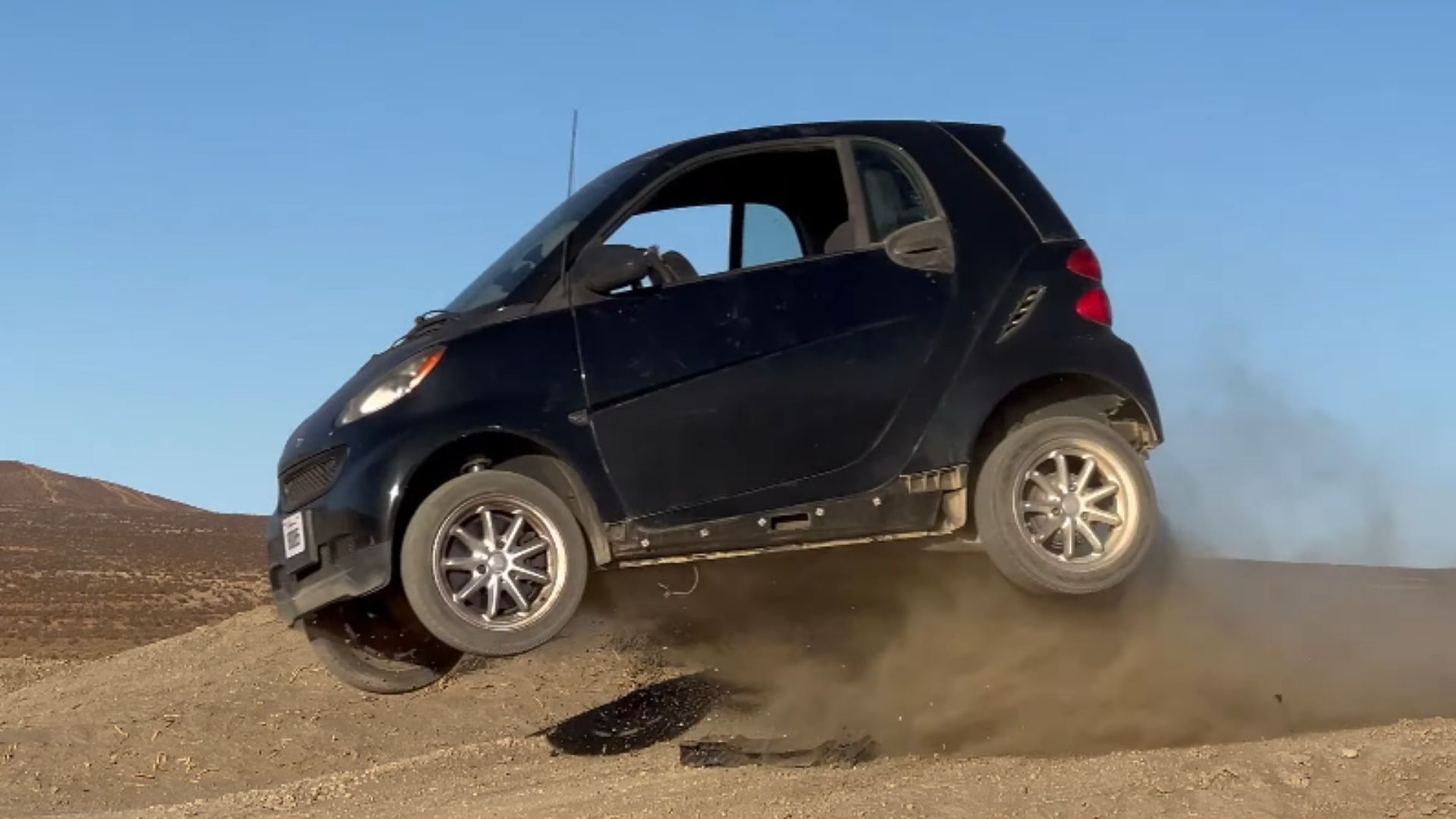 YouTuber Creates A Radio Controlled Smart Fortwo