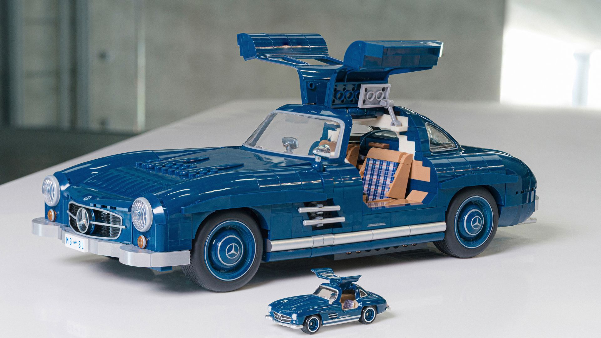 Mercedes Benz 300 SL Gullwing Immortalized In Plastic Bricks