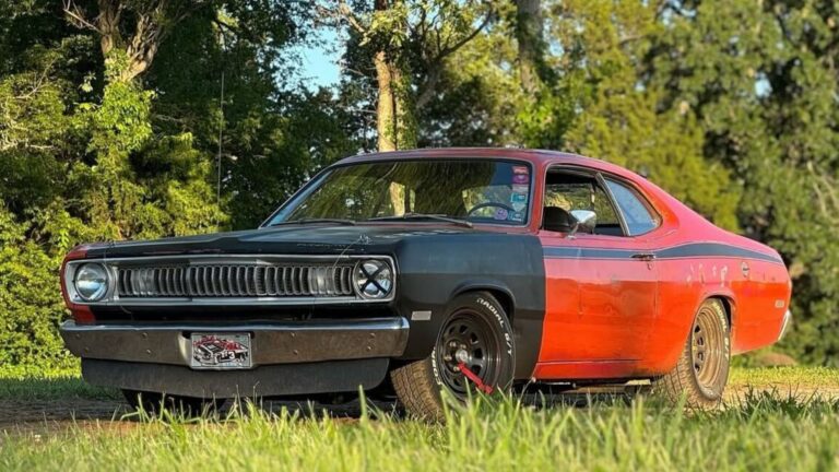 1972 Dodge Duster Is Modified Like An Old NASCAR Racecar