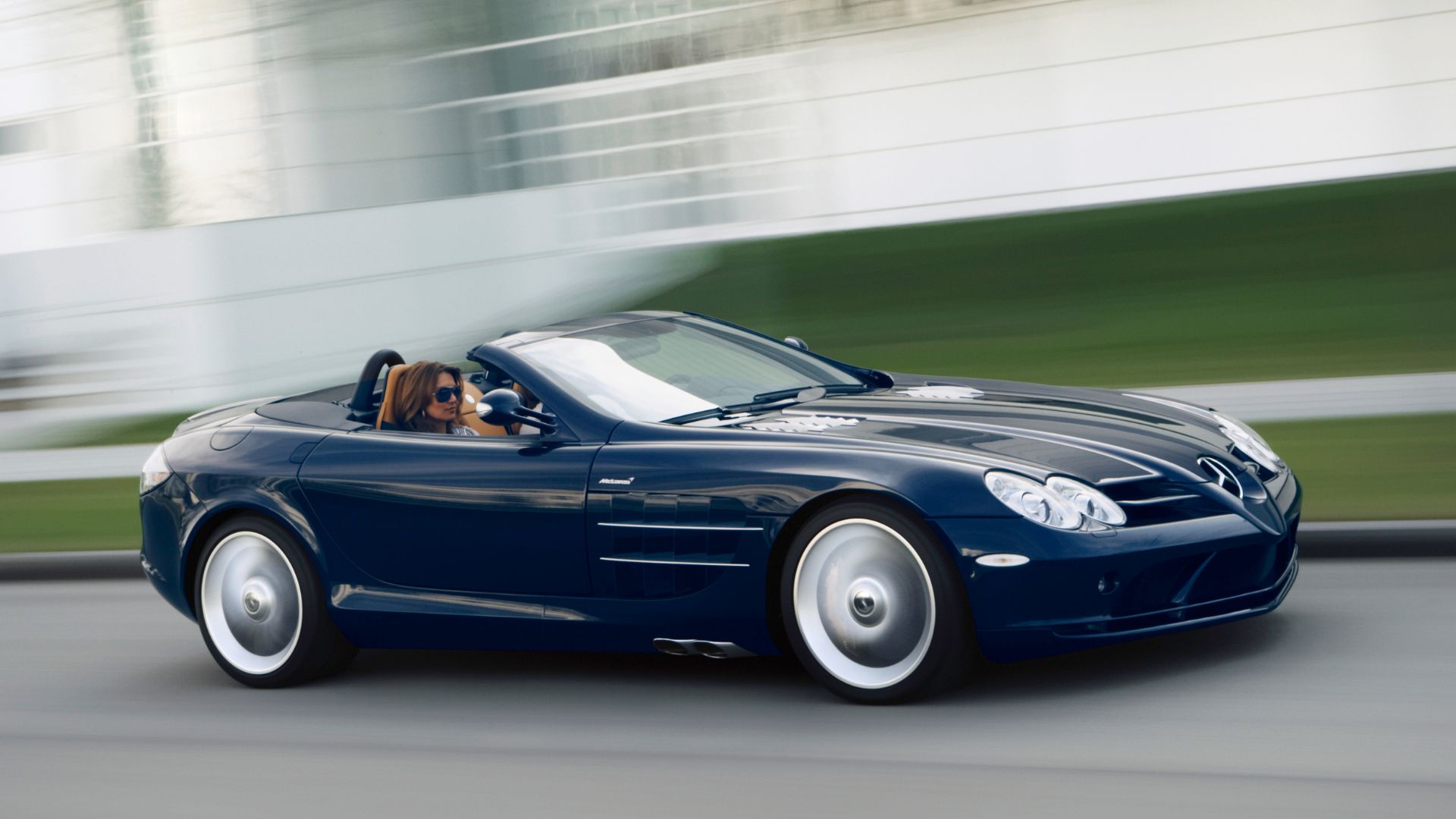 Mercedes Benz SLR McLaren Hearkens To Past Racecars