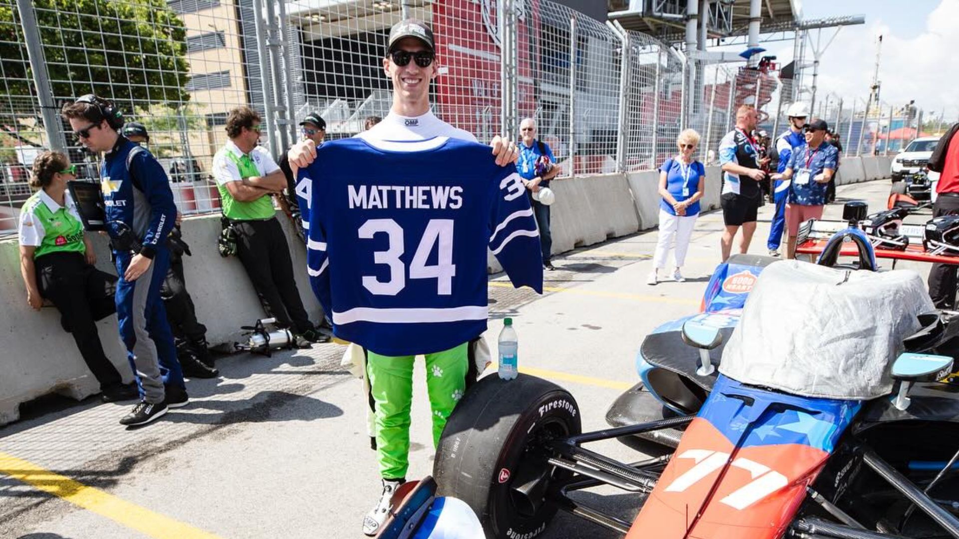 Sting Ray Robb Shows His Love For The Maple Leafs