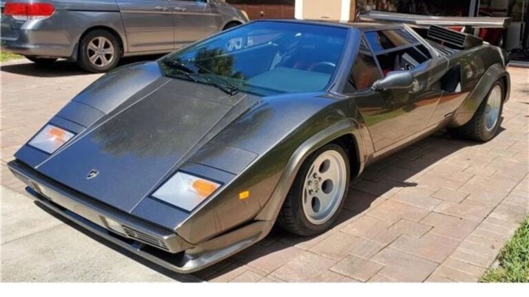 countach-2079