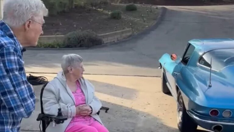 couple-corvette-2351