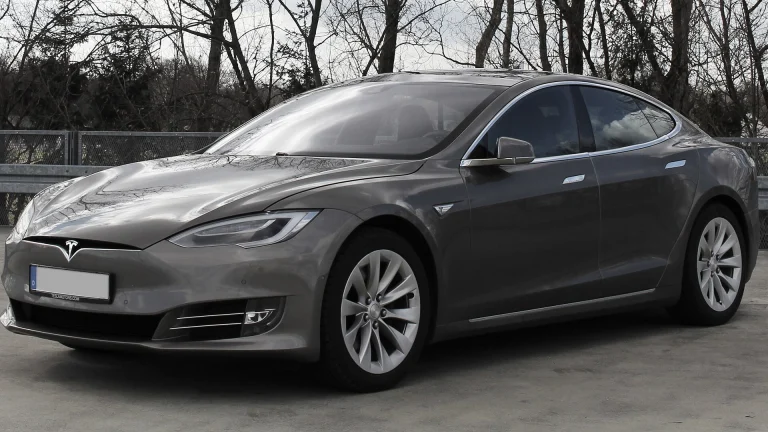 Tesla_Model_S_(Facelift_ab_04-2016)_(cropped)