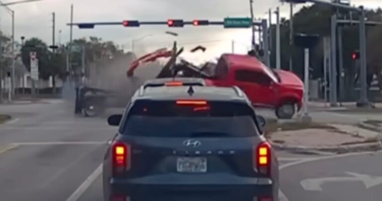 Ford-Super-Duty-Tow-Truck-Crash-Exterior-002-Side