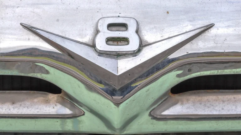 Pörtschach_Winklern_Seeuferstraße_8_Oldtimer_Ford_F-100_Detail_24112012_4535