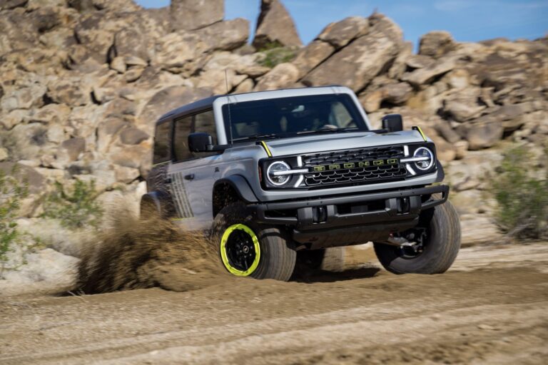 2027-ford-bronco-rtr-enters-raptor-territory-7