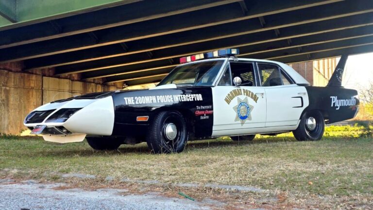 2x4-bbl-superbird-440-the-greatest-police-interceptor-ever-gets-tribute-from-a-satellite-sedan_6