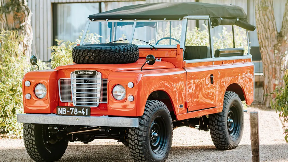 Coolnvintage-land-rover-restomod-opener