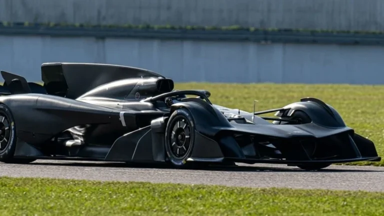 Single-seater-Aston-Martin-hypercar-prototype-860x474