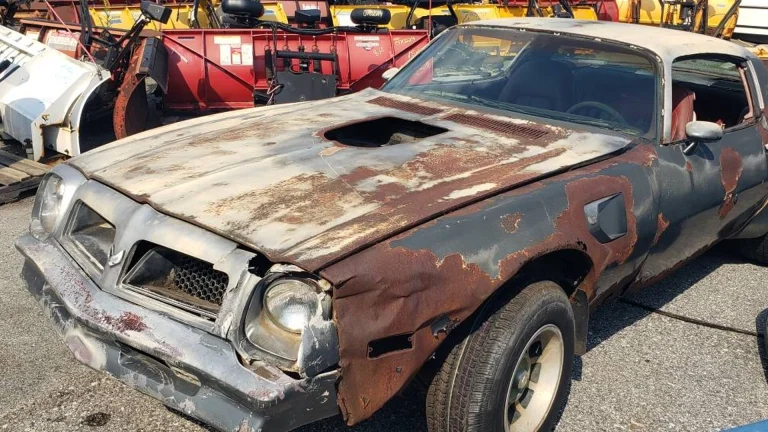 used-car-dealer-sells-a-1976-pontiac-trans-am-that-could-make-a-grown-man-cry-269420_1
