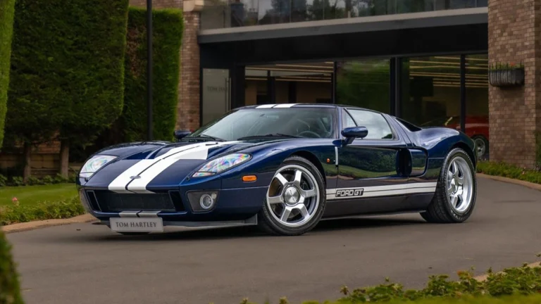 Ex-Jeremy-Clarkson-2006-Ford-GT-for-sale-exterior-001-front-three-quarters-2048x1283