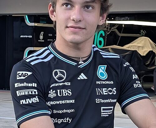 Kimi_Antonelli_at_the_2025_US_Grand_Prix_in_Austin,_TX_(cropped)