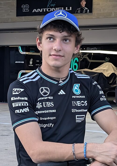 Kimi_Antonelli_at_the_2025_US_Grand_Prix_in_Austin,_TX_(cropped)