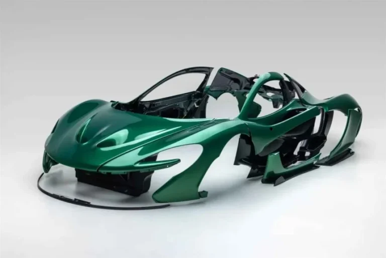 McLaren-P1-body-panels-3-860x574
