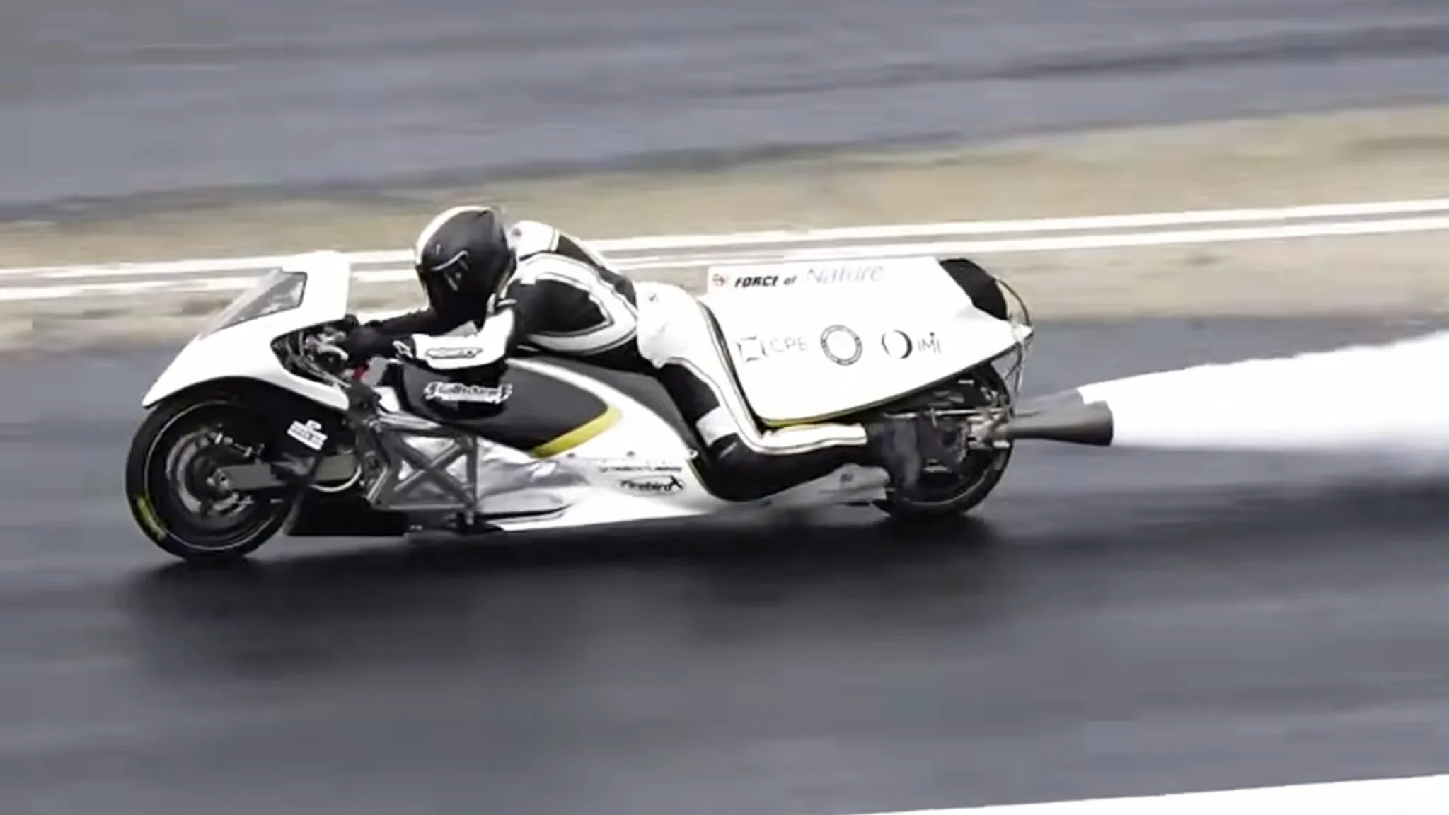 This Steam-Powered Drag Bike Hits 62 MPH In 0.4 Seconds And It’s Absolutely Unhinged