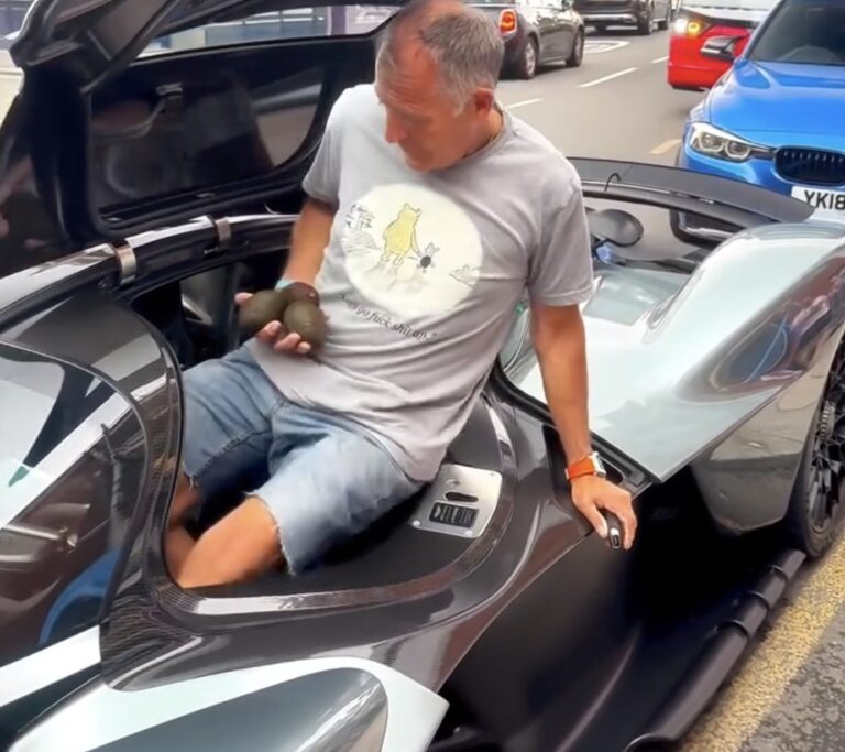 joe-macari-shopping