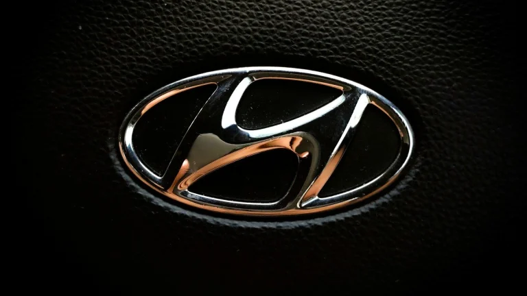 black and silver mercedes benz logo
