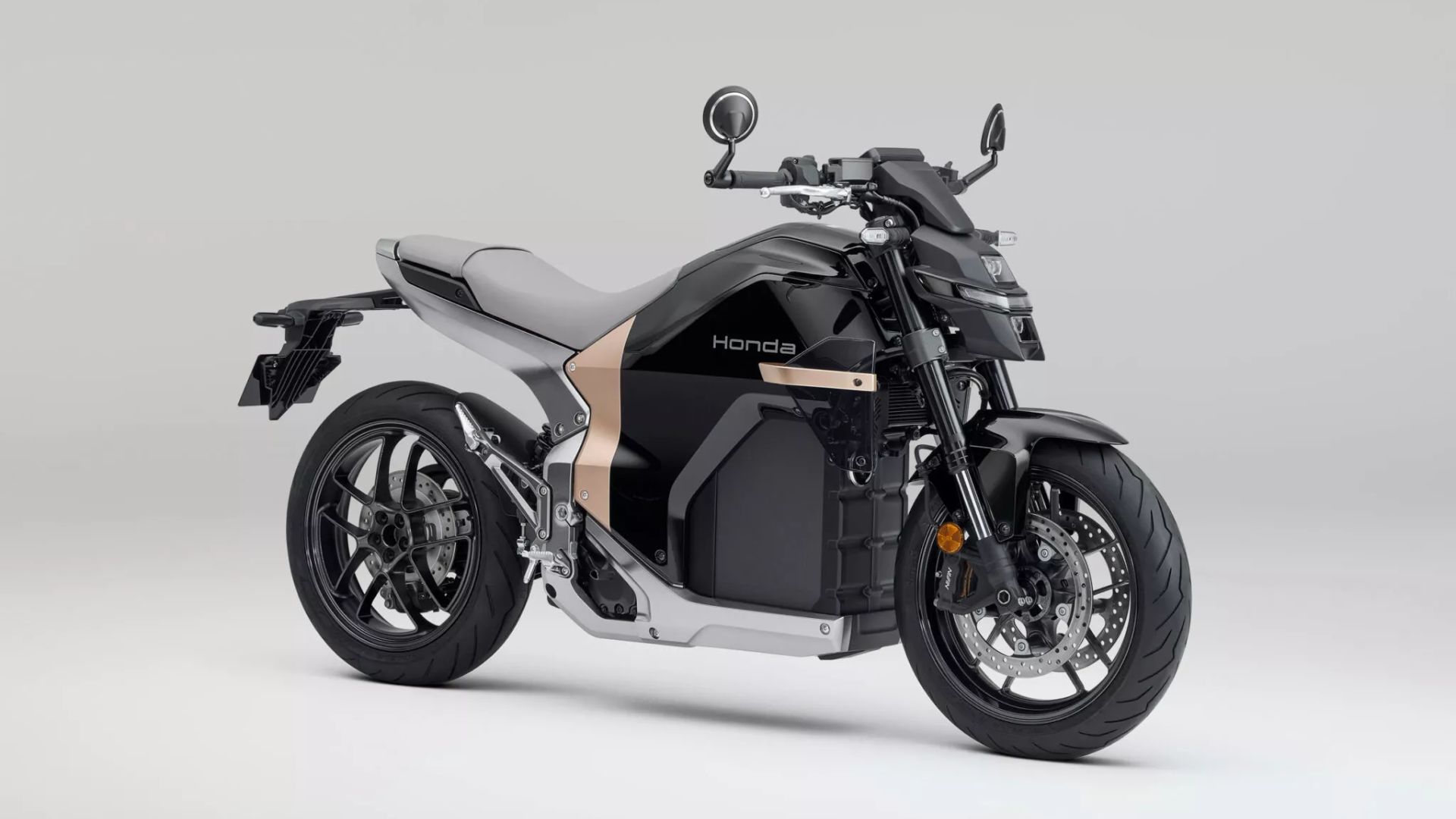 Honda WN7 Electric Motorcycle: The Frameless Design and Charging Trick Explained