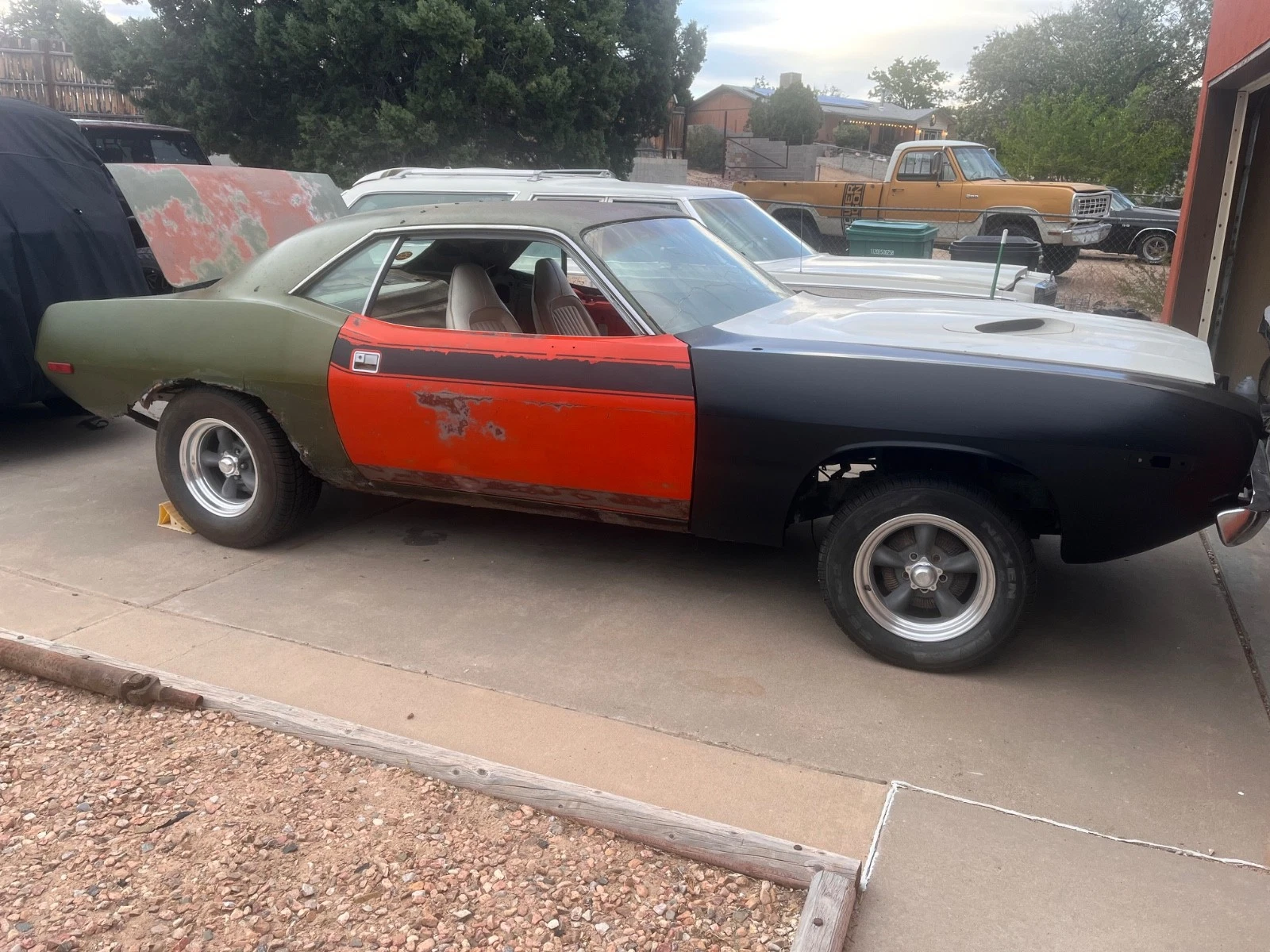 This $22,000 eBay ‘Cuda Calls Itself a Hemi Clone Because Chrysler Never Built the Real Thing