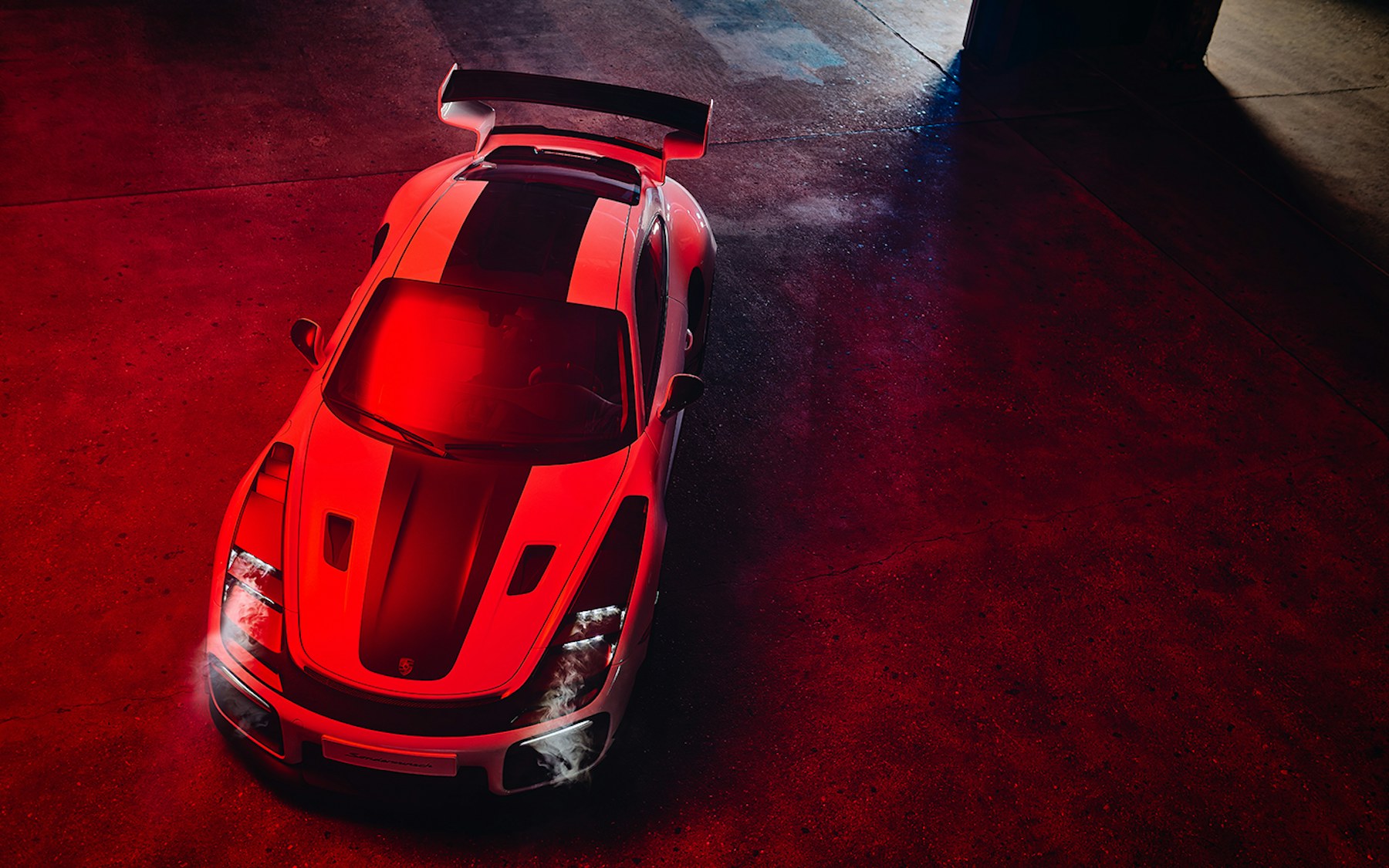 Overhead view of the Porsche 911 Flachbau RS showing the carbon centre stripe and U-shaped contrast graphic on the hood