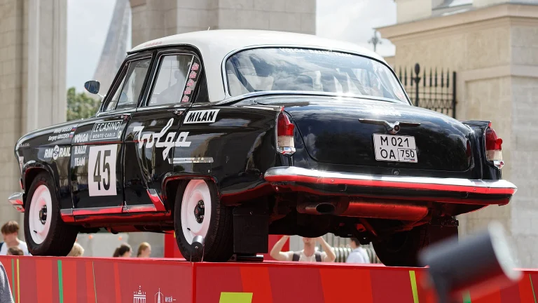 Black GAZ-21 Volga sedan, the car behind the Black Volga legend