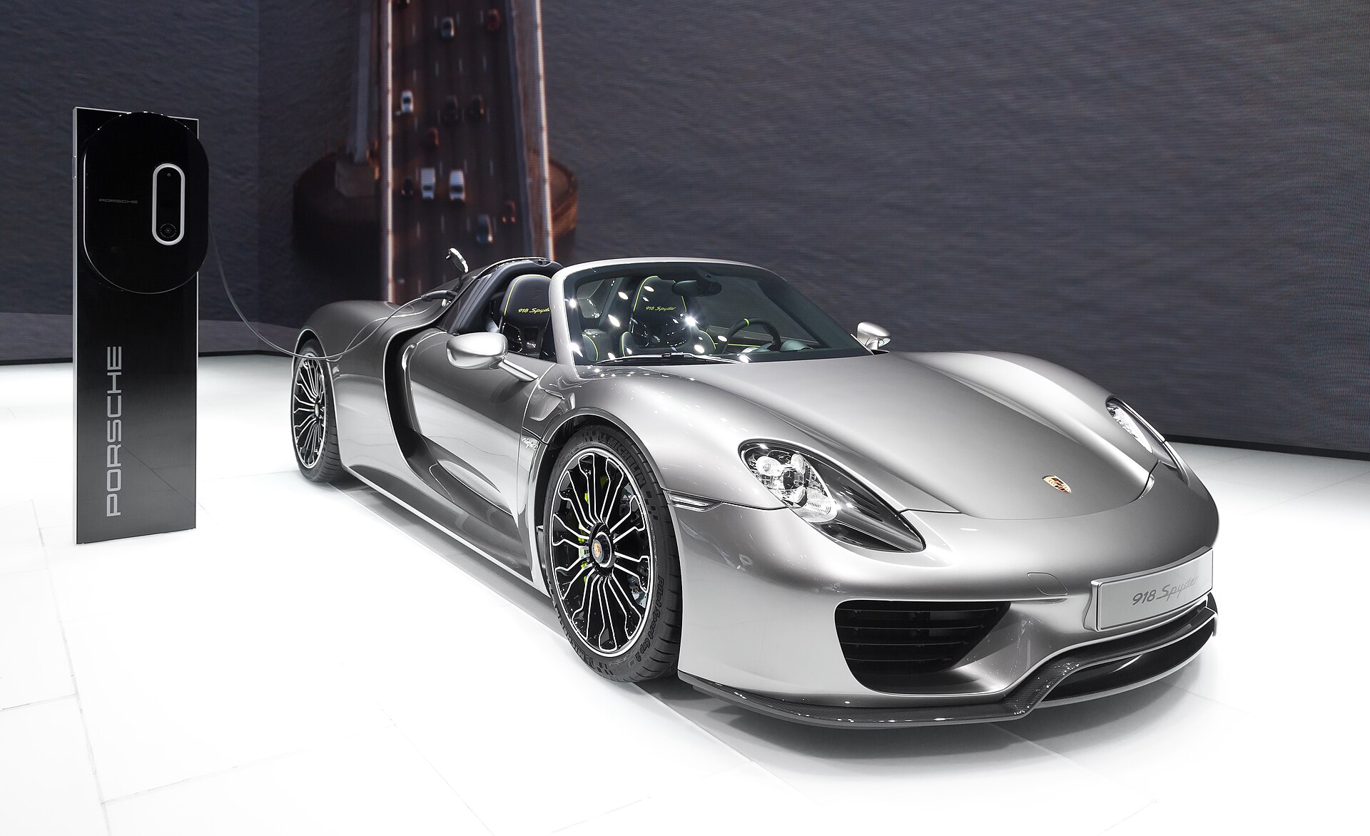 Silver Porsche 918 Spyder, the hybrid V8 flagship built at Weissach, on display at the 2013 IAA