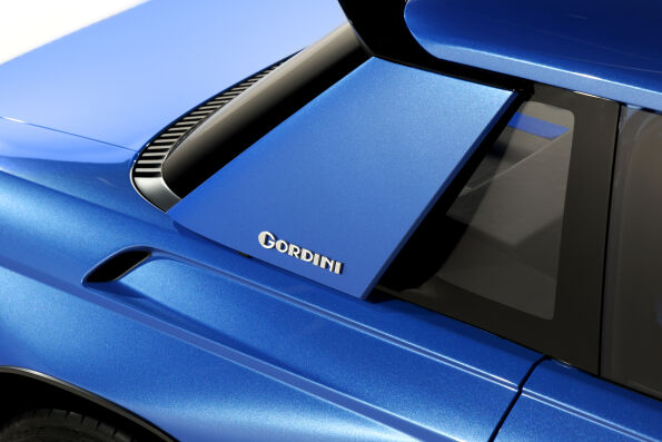 Gordini script badge and air vent on the rear quarter of the blue Renault 8 Gordini Concept