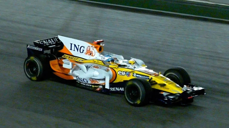Fernando Alonso’s Renault R28 under the lights at the 2008 Singapore Grand Prix