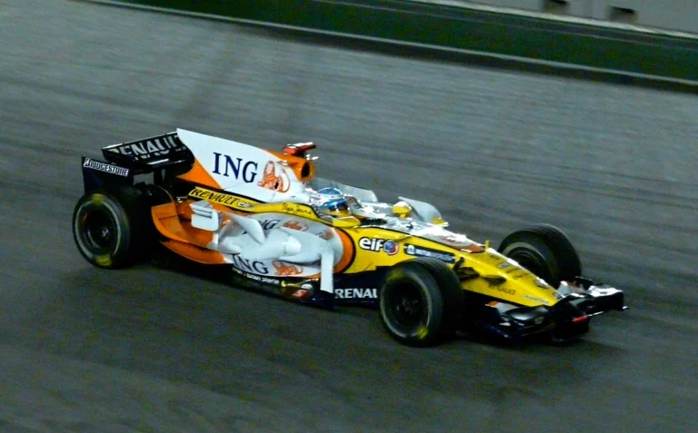 Fernando Alonso’s Renault R28 under the lights at the 2008 Singapore Grand Prix