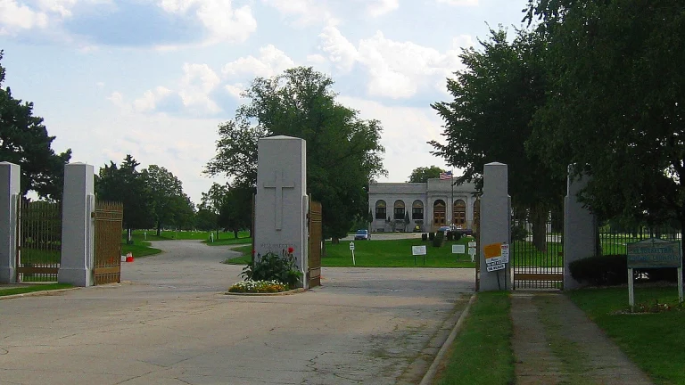 Resurrection Cemetery on Archer Avenue in Justice, Illinois