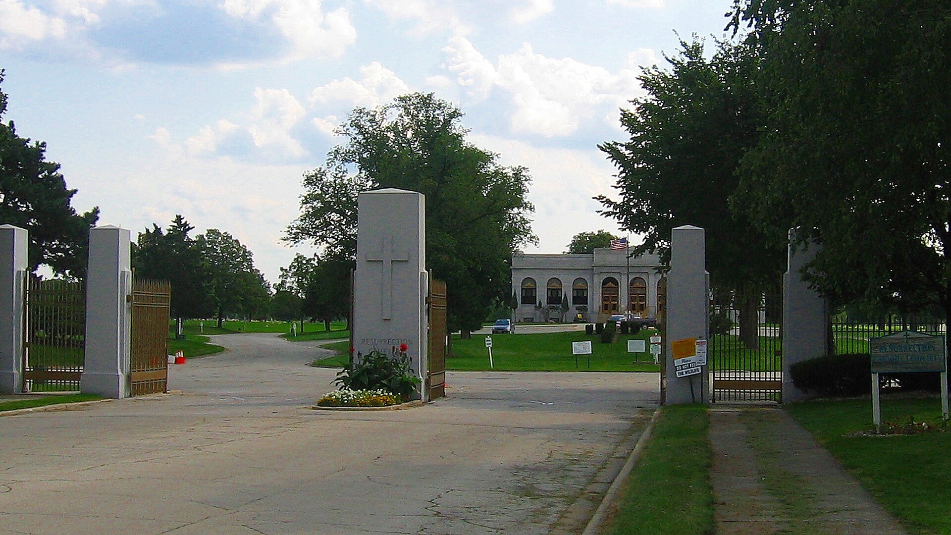 Resurrection Cemetery on Archer Avenue in Justice, Illinois