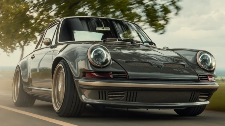 TECHART GTclassic, a restomod built on the Porsche 911 (964)