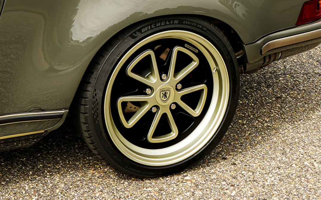 TECHART Retrosport 18-inch forged wheel on the GTclassic
