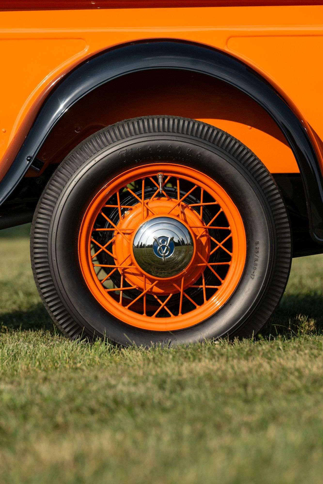 Wire spoke wheel and hubcap on the 1933 Ford V8 Roadster Pickup