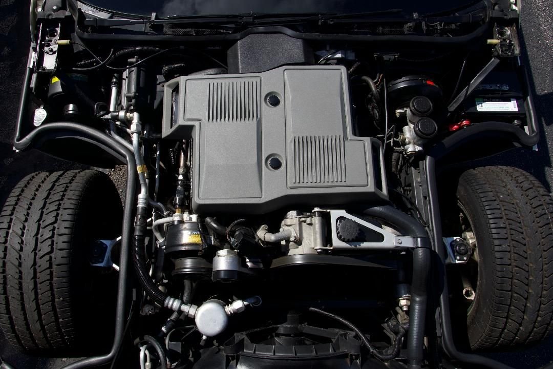 L83 5.7L V8 with Cross-Fire fuel injection under the hood of the 1984 Corvette