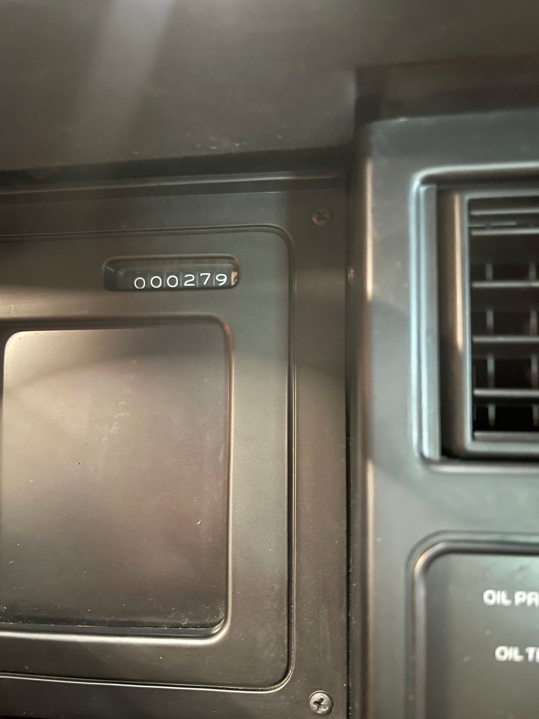 Odometer reading 279 miles in the 1984 Corvette