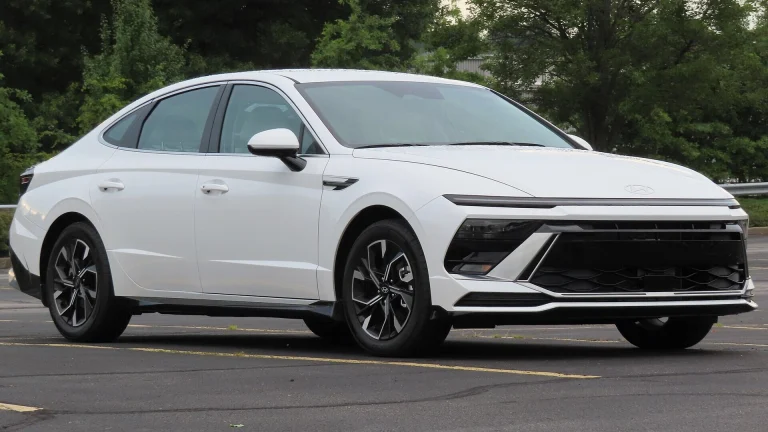 2024 Hyundai Sonata SEL, front three-quarter view