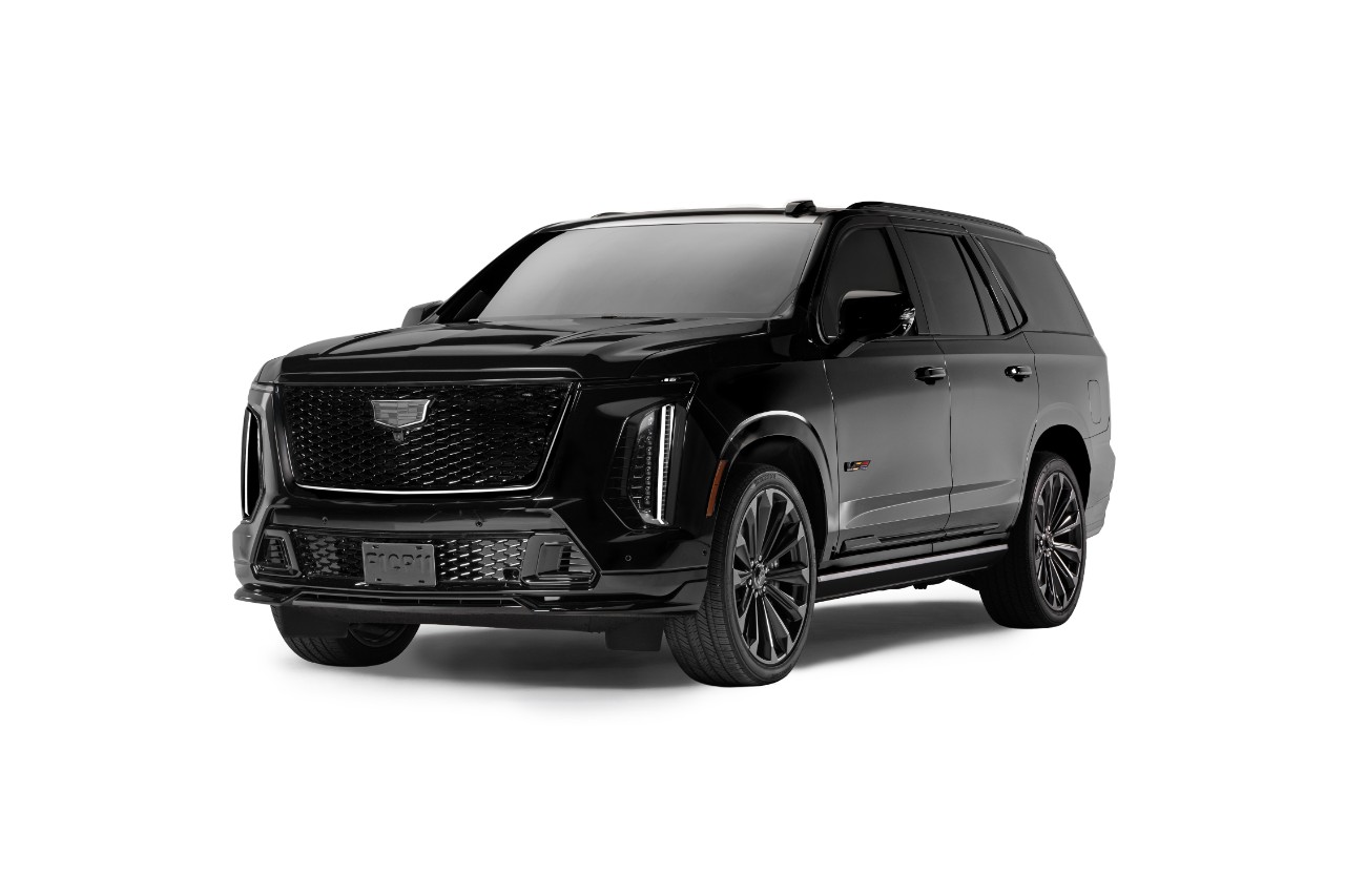 Black Cadillac Escalade-V Edici&oacute;n Checo P&eacute;rez with black grille and badges
